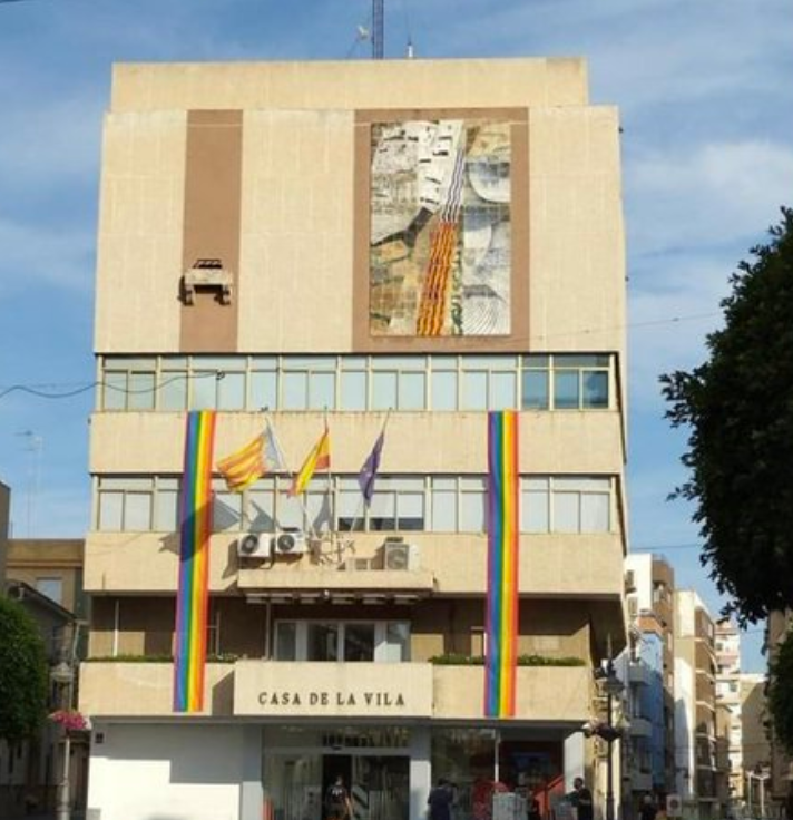 fachada ayuntamiento mislata orgullo lgtbiq+